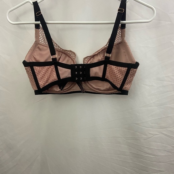 Victoria’s Secret Plunge Nude Fishnet Black 34DDD Bra - Picture 5 of 10